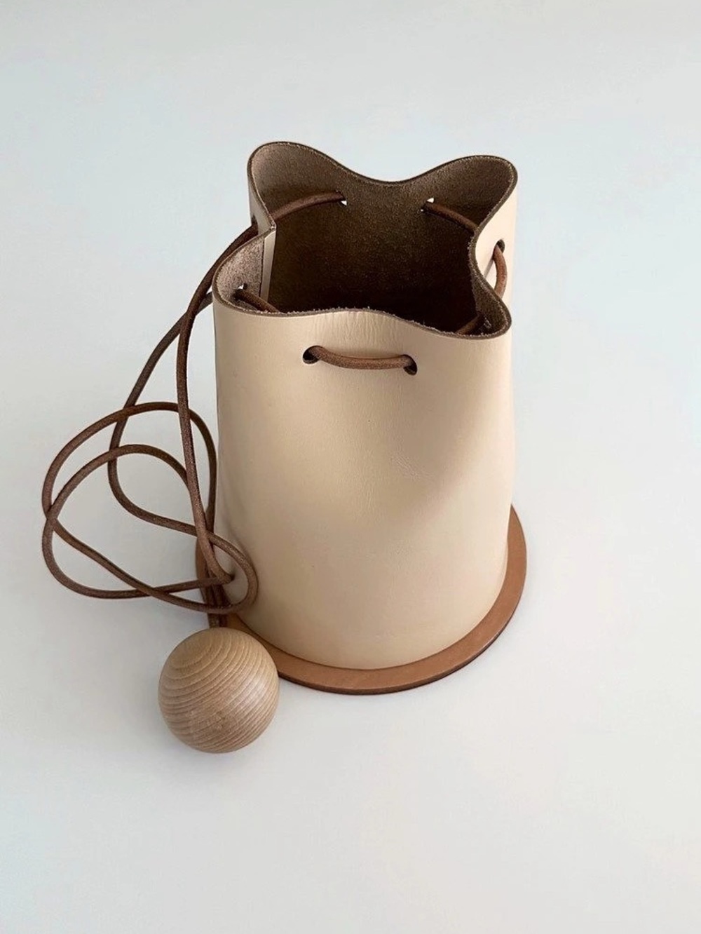 Building Block Disc in Natural Bucket Bag
